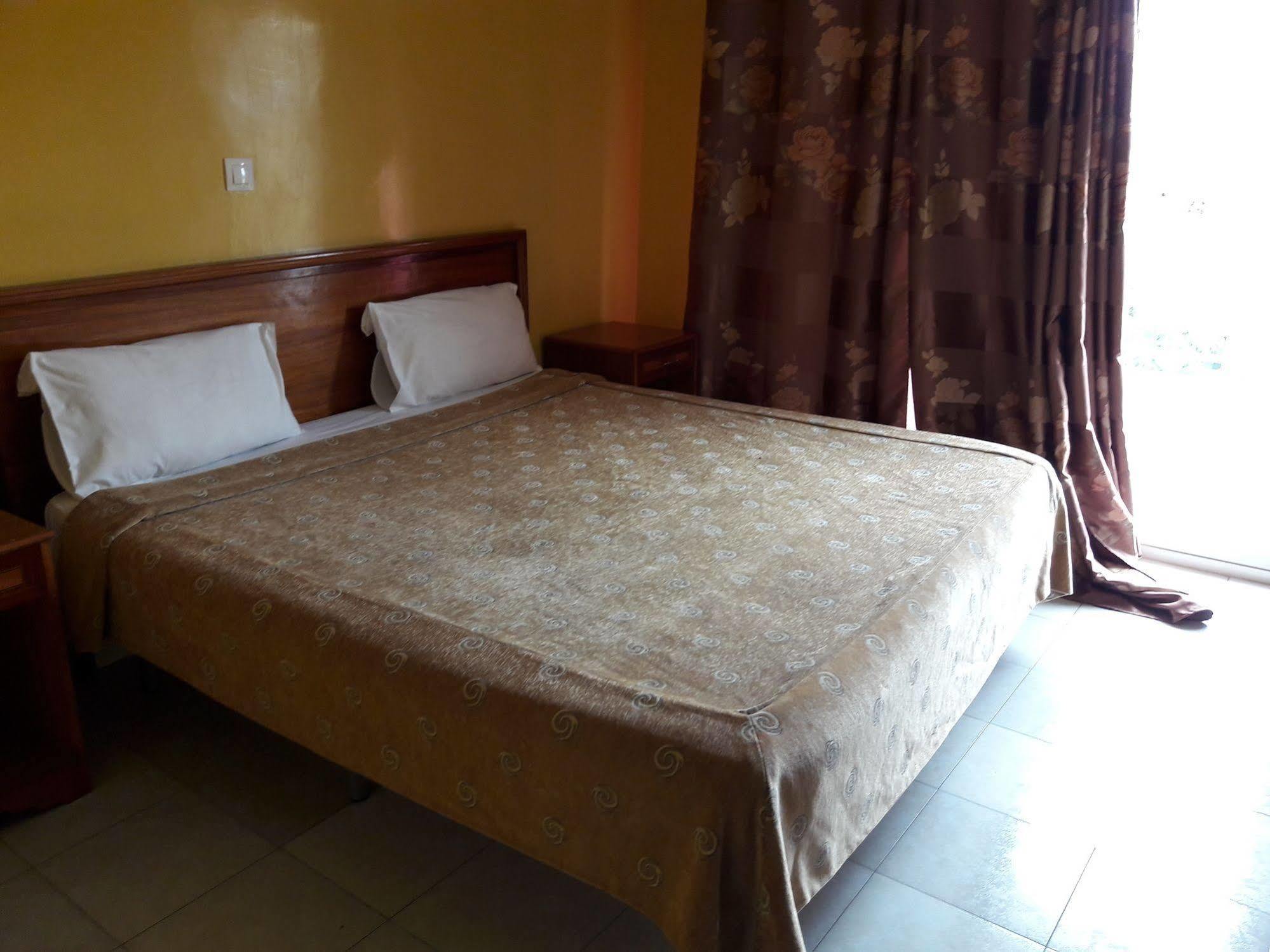 Residence De La Porte Du Millenaire ดาการ์ ภายนอก รูปภาพ